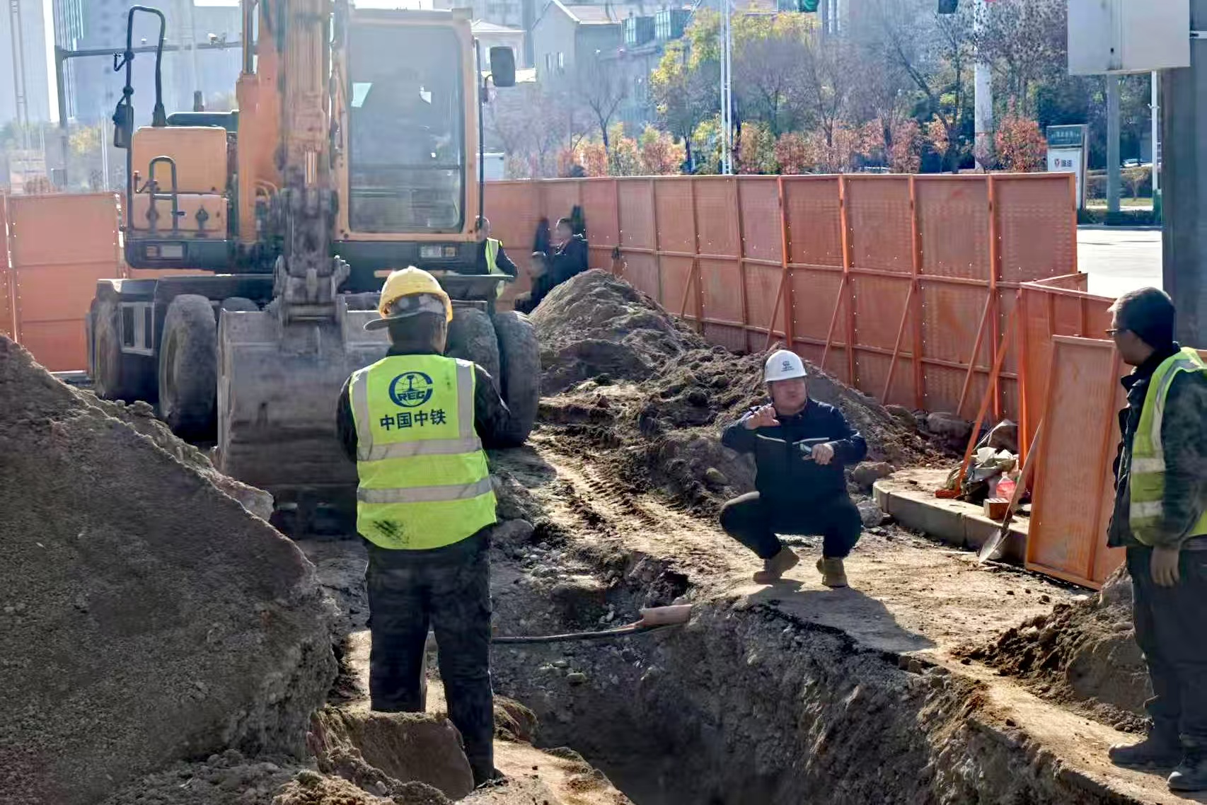 大干100天 决胜保目标④|银川中铁水务贺兰供水亚新网页版_亚新集团有限公司官网：抢时拼劲攻难关 质效并举惠民生